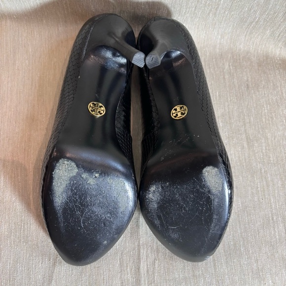TORY BURCH Sz 6.5 Hidden Mini Platform Python Embossed Almond Toe Classic Heels - Picture 8 of 10
